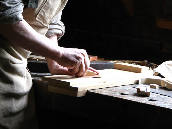 Ofrecemos un servicio de <strong>carpintería  de madera y ebanistería en Torás</strong> adaptado a las necesidades del <strong>cliente</strong>.
